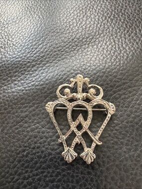 Lukenbooth Brooch 2 Hearts Beneath A Crown Love Loyalty Gentle Protection